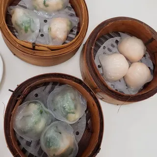 Spinach Dumpling with Seafood