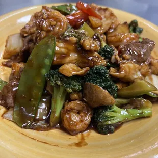 Triple Delight with snow peas, broccoli, white onion  shrimp, chicken, beef.