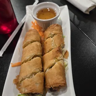 Eggrolls with dipping sauce