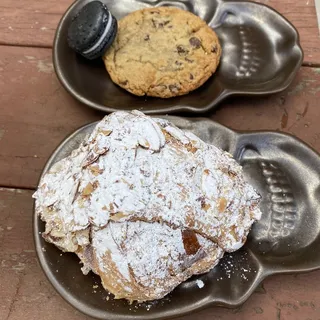 3 Piece Chocolate Chip Cookie