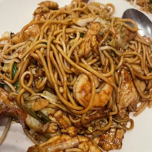 Shrimp &amp; chicken lo mein