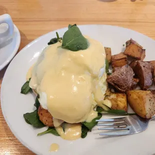 Salmon eggs Benedict