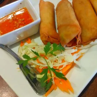 Crispy spring rolls to share