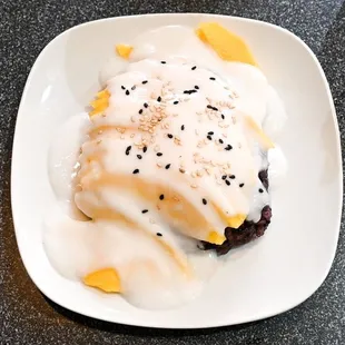 Sticky rice with mango for dessert.