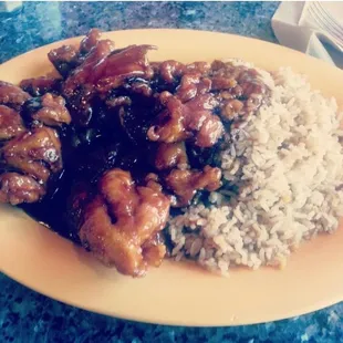 Delicious General Tso chicken! (lunch portion)