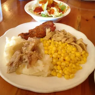 Roast turkey, mashed potatoes, corn, fried chicken...hmmmmm!