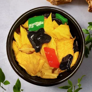 Braised tofu with dry bean curd 腐竹豆腐煲