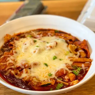 Cheesy spicy rice cakes