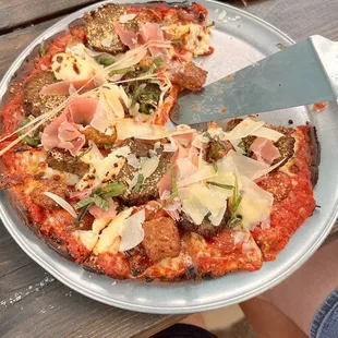 Meaterteranean pizza on cauliflower crust