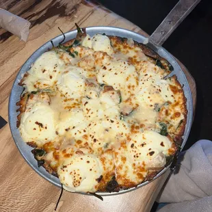 Chicken and spinach pizza on cauliflower crust