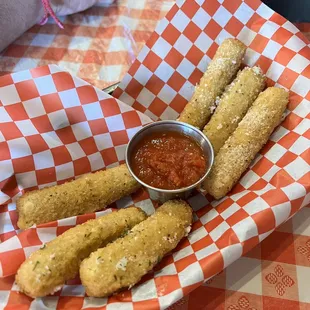 Mozarella Mozzarella Sticks with Marinara. 10/10.