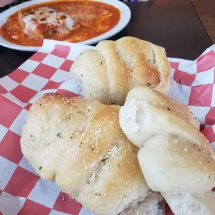 You can see mom's lasagna in the back.