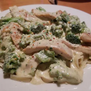 Chicken, brocolli Alfredo. Massive serving.