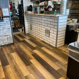 Counter where they make the pizza's