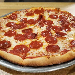 Medium pepperoni pizza.