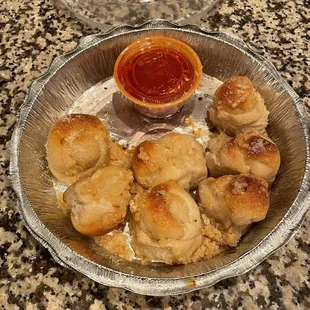 7 garlic knots (ordered 8)