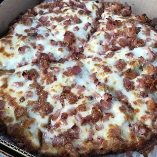 Small meat lover&apos;s pizza...filled me up.