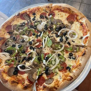 16in Deluxe Specialty Pizza