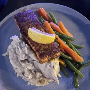 Salmon, garlic mashed with green beans and carrots