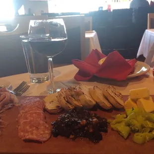 Antipasto platter (Select meats, cheeses, bread and signature fig jam)