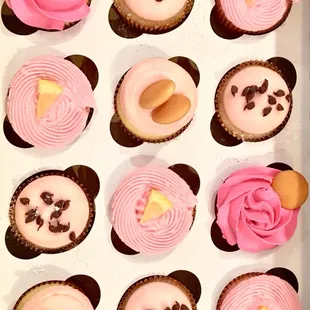 Baker's dozen variety box of cupcakes for only $30! This box includes pink lemonade, vanilla bean and cannoli with mascarpone icing.