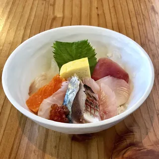 Gintei Deluxe Chirashi Sushi Special