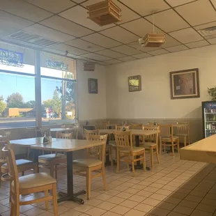 Nice and clean. Very well ventilated.