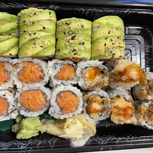 Spicy crunch tuna, shrimp tempura and caterpillar roll! So fresh! 4/5!