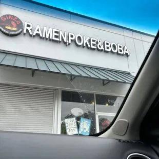 Hours are wrong on here. M-F: 1100-2130, Sat: 1130-2200, and Sunday: 1130-2100.