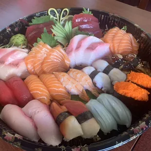 Sushi sashimi platter