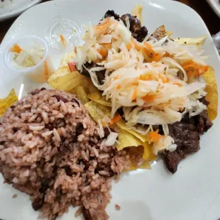 Tajadas Fritas con Carne y Queso Frito.