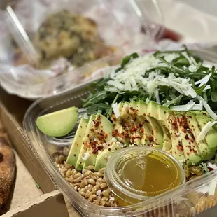 Avocado &amp; Arugula Salad