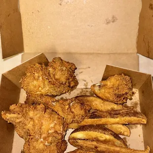 4 piece mixed chicken and Jo Jo&apos;s snack - $11.95