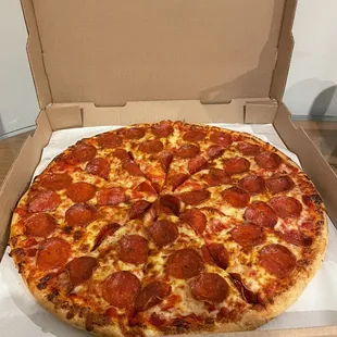 Large pepperoni pizza