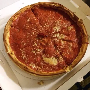 Chicago Classic (pepperoni, mushrooms, green peppers, onions)