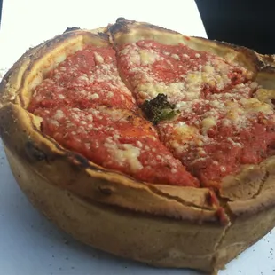 Pan pizza broccoli and garlic!