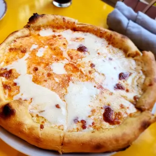 Cinque Formaggio Pizzas