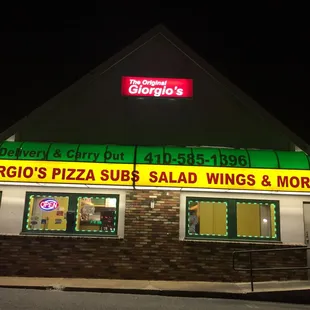 the front of a restaurant at night