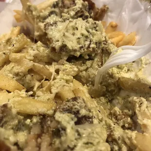 Chicken pesto fries
