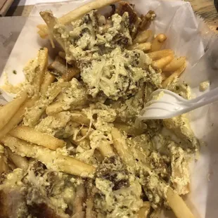 Chicken pesto fries