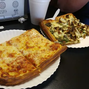 That's not two slices on each plate that's one slice cut in half so you can pick it up.