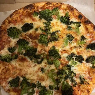 Neopolitan pizza with broccoli