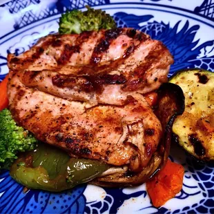 Grilled Chicken Dinner / Mix Vegetables