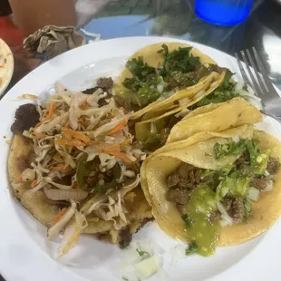 Pupusa and tacos de fajita