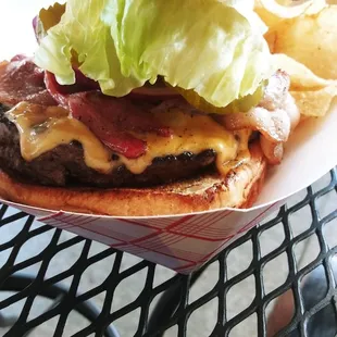 a cheeseburger with lettuce and tomato