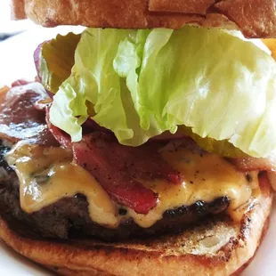 a cheeseburger with lettuce and bacon
