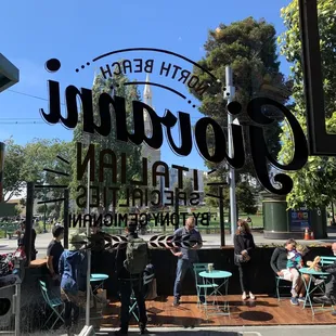 the outside of a restaurant