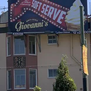 We had the vanilla soft serve ice cream with pistachio and cookies in a cup. The service was prompt. The ice cream was delicious.