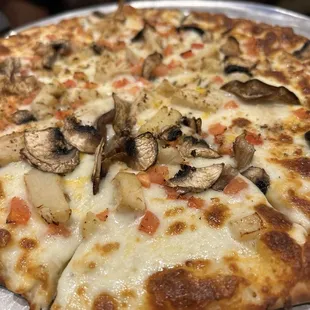 Chicken &amp; Garlic Gourmet - not quite as good as Round Table.