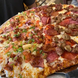 Pizza half maui zowee and meat lovers. Bomb